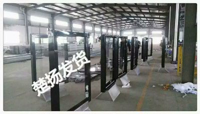 廣告燈箱待發(fā)