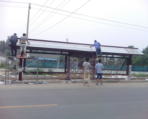 揚(yáng)州某市仿古候車亭安裝現(xiàn)場