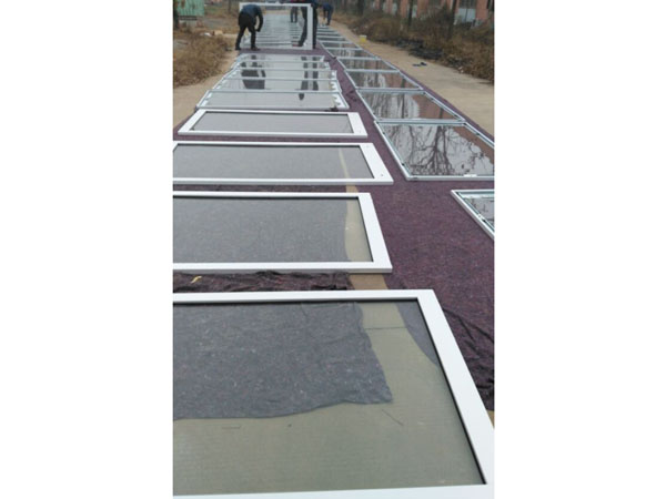 廣告垃圾箱正在組裝